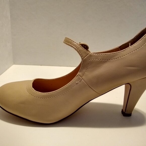 Chase & Chloe Kimmy-21 Women's Round Toe Pierced Mid Heel Mary Jane Style Dress - Picture 5 of 6